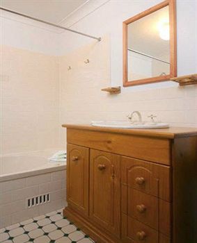 Barrington Wilderness Cedar Lodge Accommodation - Lightning Ridge Tourism 9