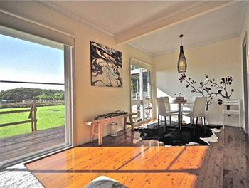 Taren Point Beach House - Lightning Ridge Tourism 4