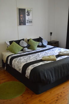 House On The Hill - Hunter Valley - Lightning Ridge Tourism 4