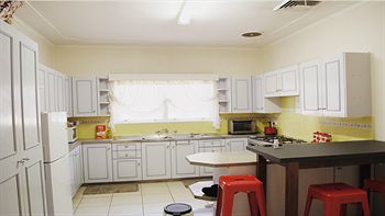 North Ryde Guest House - Lightning Ridge Tourism 0