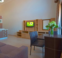 Bondi Beach Holiday Apartments - Lightning Ridge Tourism