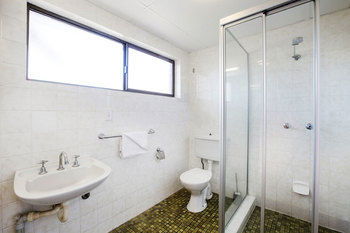 Villa Noosa Hotel - Lightning Ridge Tourism 0