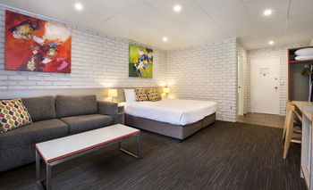 Villa Noosa Hotel - Lightning Ridge Tourism 35