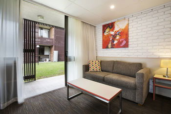 Villa Noosa Hotel - Lightning Ridge Tourism 37