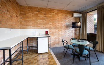 Villa Noosa Hotel - Lightning Ridge Tourism 40