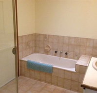 Australian Home Away  Doncaster Elgar - Lightning Ridge Tourism
