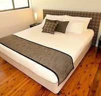 Wine Country Villas - Lightning Ridge Tourism