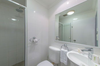Quality Hotel CKS Sydney Airport - Lightning Ridge Tourism 0