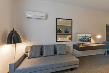 Quality Hotel CKS Sydney Airport - Lightning Ridge Tourism 29
