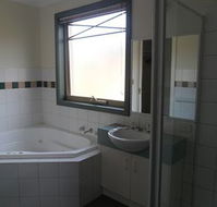 Australian Home Away  Box Hill 32 - Lightning Ridge Tourism