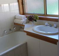 Australian Home Away  Doncaster Andersons Creek 2 - Lightning Ridge Tourism