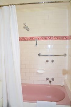 Magnolia Court Boutique Hotel Melbourne - Lightning Ridge Tourism 1
