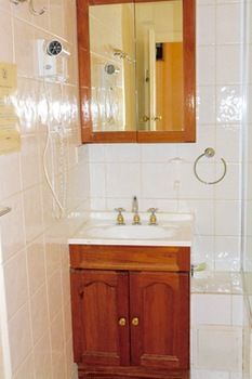 Magnolia Court Boutique Hotel Melbourne - Lightning Ridge Tourism 6