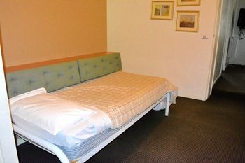 Magnolia Court Boutique Hotel Melbourne - Lightning Ridge Tourism 25