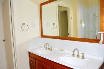Magnolia Court Boutique Hotel Melbourne - Lightning Ridge Tourism 60