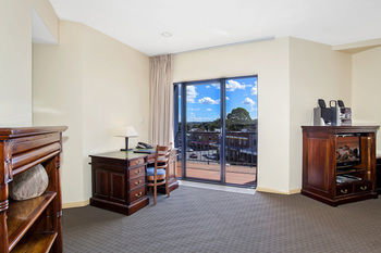 Quality Suites Boulevard On Beaumont - Lightning Ridge Tourism 4