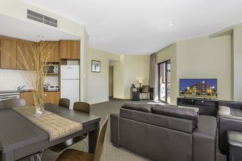 Quality Suites Boulevard On Beaumont - Lightning Ridge Tourism 7