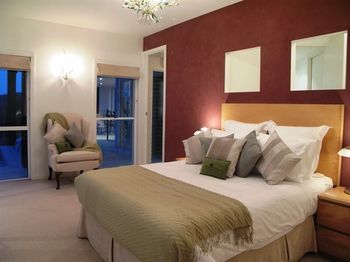 Alexandria Retreat - Lightning Ridge Tourism 12