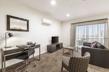 Quest Liverpool - Lightning Ridge Tourism 7