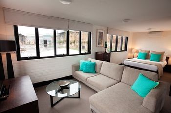 Cockatoo Island - Lightning Ridge Tourism 24