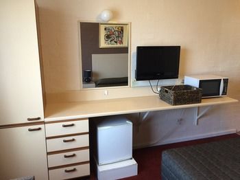 Lidcombe Motor Inn - Lightning Ridge Tourism 10