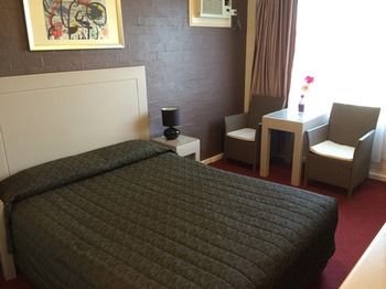 Lidcombe Motor Inn - Lightning Ridge Tourism 12