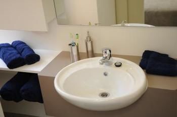 Yarra House Campus Summer Stays - Lightning Ridge Tourism 2