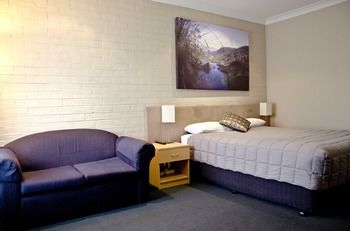 Baybrook Motor Inn & Apartments - Lightning Ridge Tourism 9