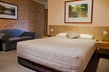 Baybrook Motor Inn & Apartments - Lightning Ridge Tourism 10