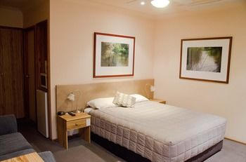 Baybrook Motor Inn & Apartments - Lightning Ridge Tourism 14