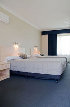 Baybrook Motor Inn & Apartments - Lightning Ridge Tourism 26