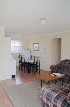 Baybrook Motor Inn & Apartments - Lightning Ridge Tourism 27