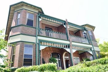 Alison Lodge - Lightning Ridge Tourism 5