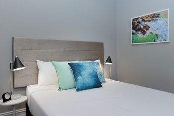 Alison Lodge - Lightning Ridge Tourism 15