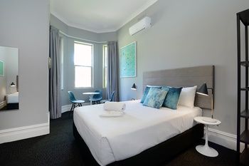 Alison Lodge - Lightning Ridge Tourism 21