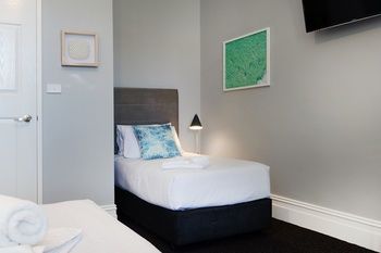 Alison Lodge - Lightning Ridge Tourism 22