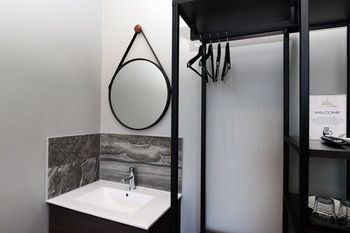 Alison Lodge - Lightning Ridge Tourism 23