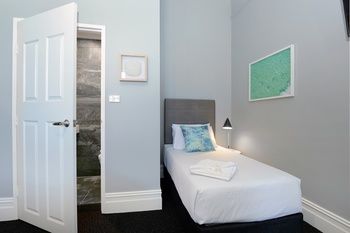 Alison Lodge - Lightning Ridge Tourism 26