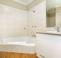 Edward Parry Motel amp Apartments - Lightning Ridge Tourism