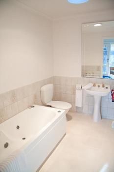 Yarra Glen Racecourse Apartments - Lightning Ridge Tourism 7