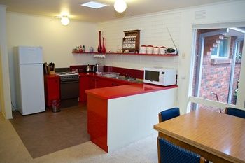 Yarra Glen Racecourse Apartments - Lightning Ridge Tourism 12