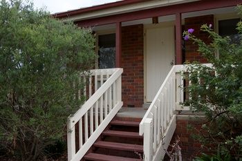 Yarra Glen Racecourse Apartments - Lightning Ridge Tourism 19