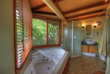 Maleny Tropical Retreat Balinese B&b - Lightning Ridge Tourism 25
