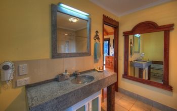 Maleny Tropical Retreat Balinese B&b - Lightning Ridge Tourism 36