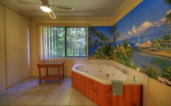 Maleny Tropical Retreat Balinese B&b - Lightning Ridge Tourism 40