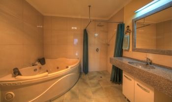 Maleny Tropical Retreat Balinese B&b - Lightning Ridge Tourism 68