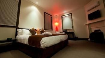 Burwood Inn Merewether - Lightning Ridge Tourism 0