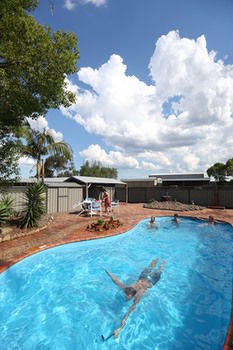 Hunter Valley YHA - Hostel - Lightning Ridge Tourism 7