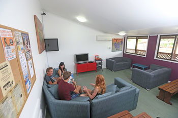 Hunter Valley YHA - Hostel - Lightning Ridge Tourism 24