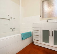 Lisson Holiday Rental - Lightning Ridge Tourism